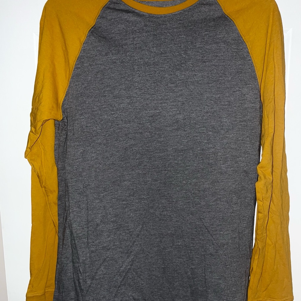 Men’s long sleeve raglan shirt